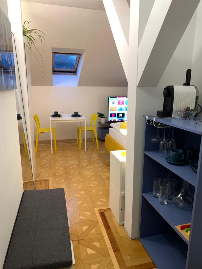 באדן Small But Charming-Yellow Appartement מראה חיצוני תמונה