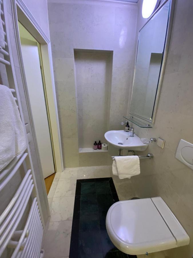 באדן Small But Charming-Yellow Appartement מראה חיצוני תמונה